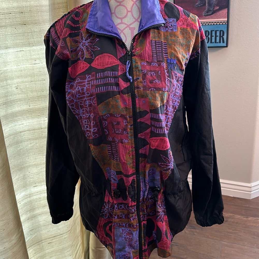 Vintage in sport for women, nylon jacket with pockets tie, no stains, medium